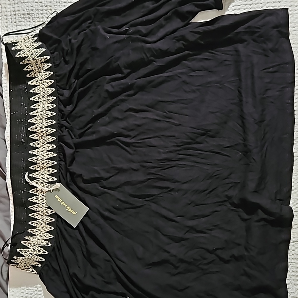 Pebble and stone shirt large black with stich design